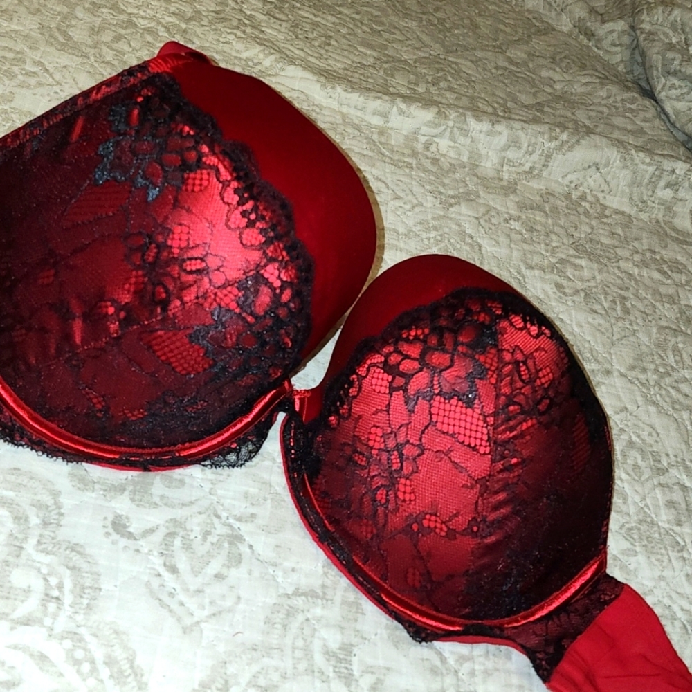 40 G NWOT Cacique Bra